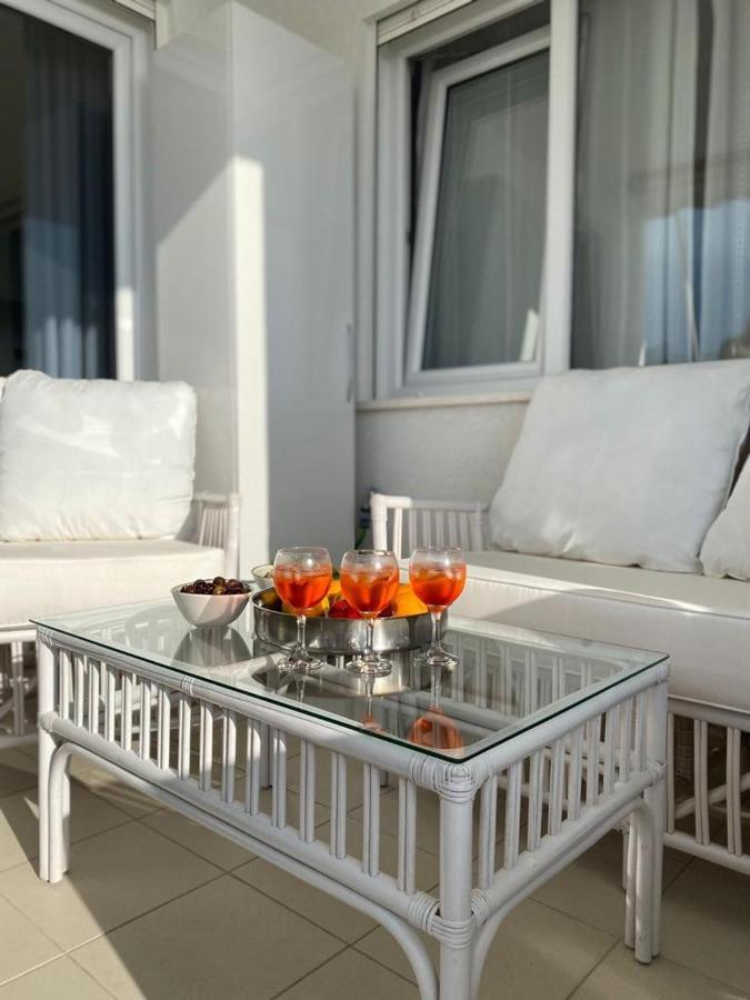 White Sidesea View Apartment Saranda Dış mekan fotoğraf