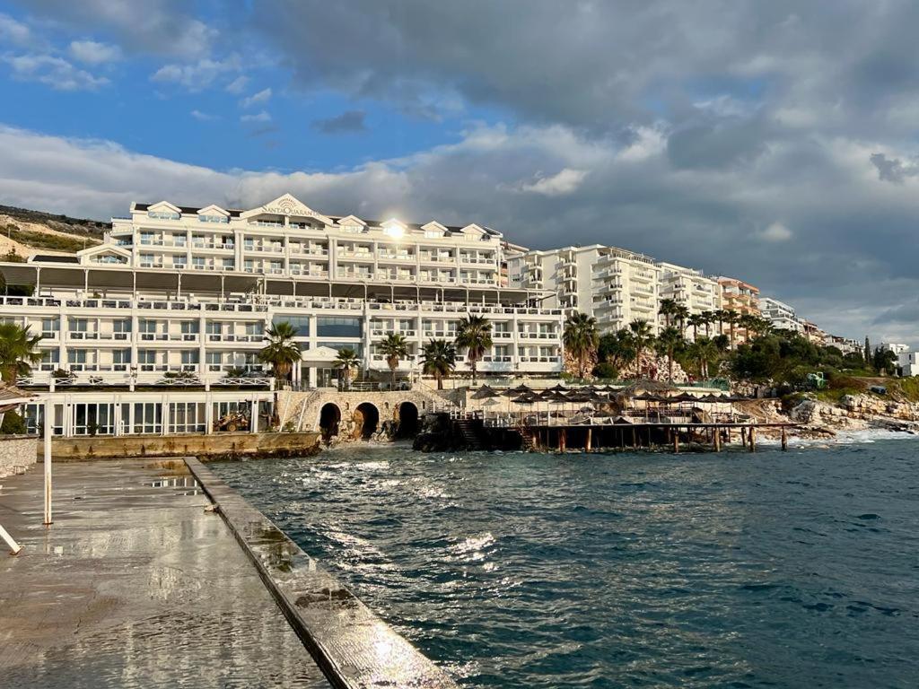 White Sidesea View Apartment Saranda Dış mekan fotoğraf